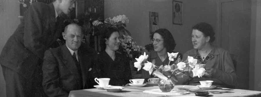 vlnr Johan, Opa Mannes, Jo, Cis, Oma Mien